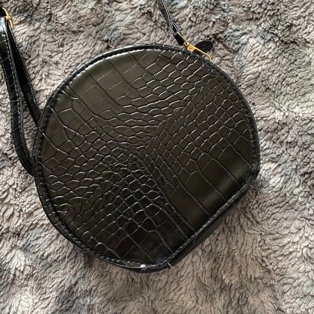 Opposites Attract Vegan Leather Purse - Picture 4 of 11